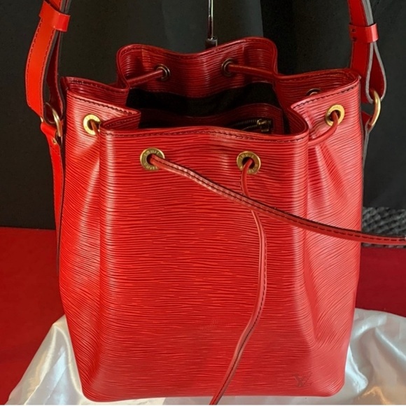 Louis Vuitton Handbags - EUC Louis Vuitton Noe Red Bucket Shoulder Bag